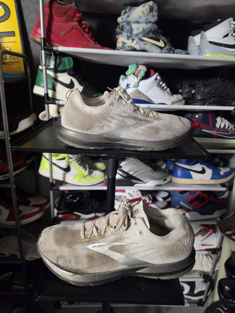 🔥 Brooks Levitate Men's Size 11.5 Athletic Trainers Beige Light Gray
